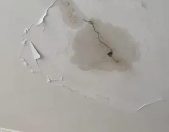 科尔沁右翼中阳台漏水维修公司分享下屋面防水工程质量问题原因分析